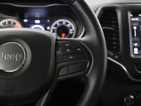 Used 2019 Jeep Cherokee Trailhawk w/ Cold Weather Group image 28