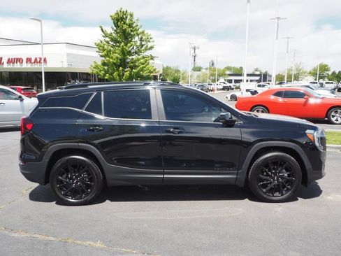 Used 2024 GMC Terrain SLE w/ Elevation Edition FWD image 8