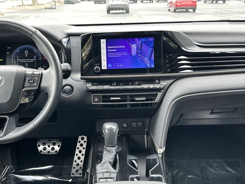 Certified 2025 Toyota Camry SE FWD image 30