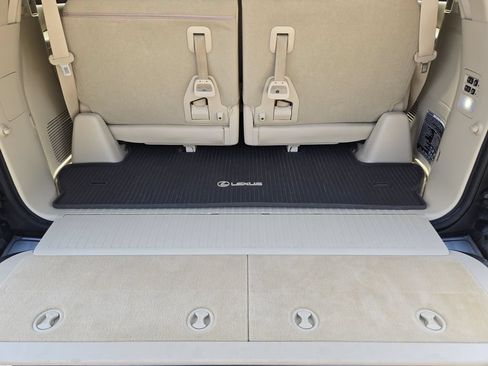 Used 2020 Lexus LX 570 4WD w/ Luxury Package image 32