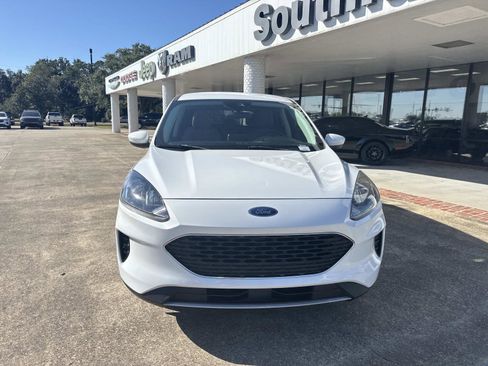 Used 2021 Ford Escape SE image 2