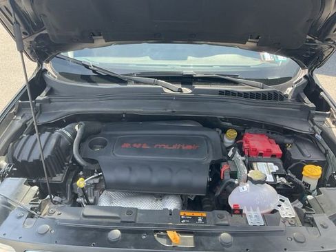 Used 2020 Jeep Renegade Latitude w/ Cold Weather Group AWD/4WD image 19