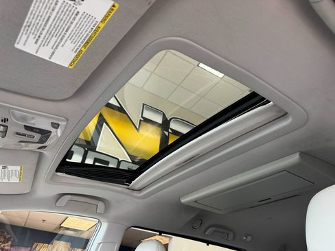 Used 2014 Toyota Sienna XLE w/ Entertainment Package image 41