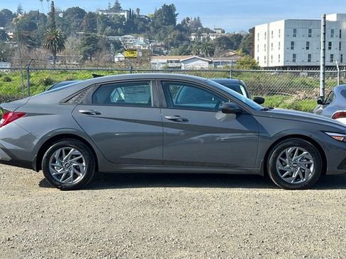New 2026 Hyundai Elantra Blue image 5