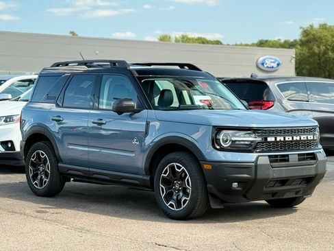 Certified 2025 Ford Bronco Sport Outer Banks w/ Outer Banks Tech Package+ AWD/4WD image 28