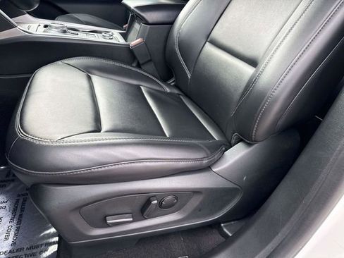 Used 2023 Ford Explorer XLT w/ Equipment Group 202A image 20