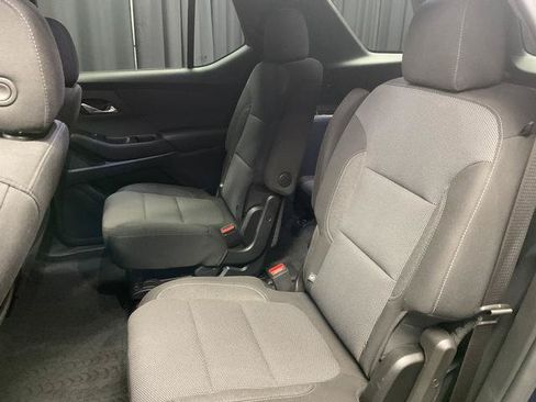 Used 2022 Chevrolet Traverse LT FWD image 10