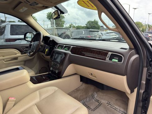 Used 2011 GMC Yukon XL Denali AWD/4WD image 27