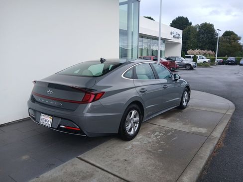 Used 2023 Hyundai Sonata SE w/ Cargo Package image 5