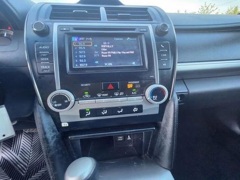 Used 2014 Toyota Camry SE FWD image 14
