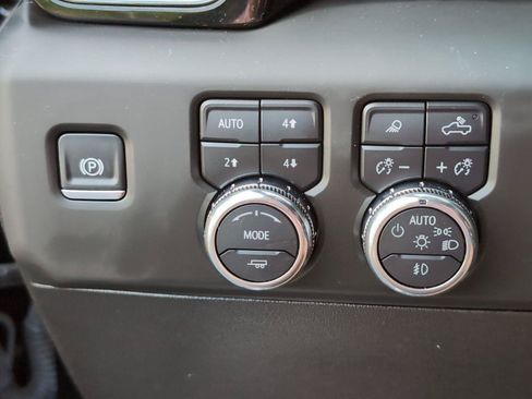 Used 2025 GMC Sierra 2500 AT4X AWD/4WD image 32