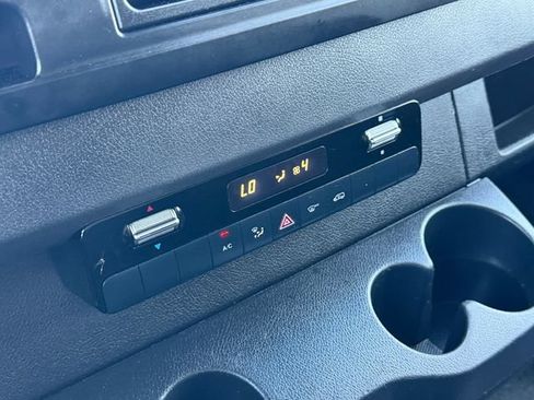 Used 2022 Mercedes-Benz Sprinter 2500 image 27