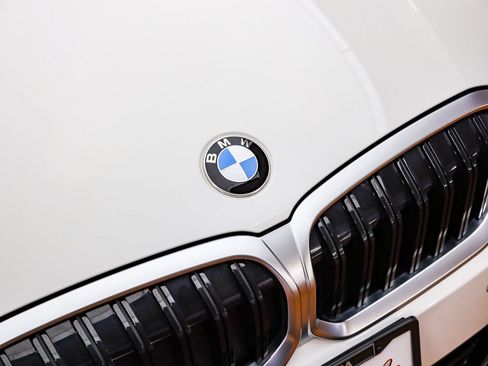 Used 2025 BMW 330i Sedan w/ Convenience Package image 10