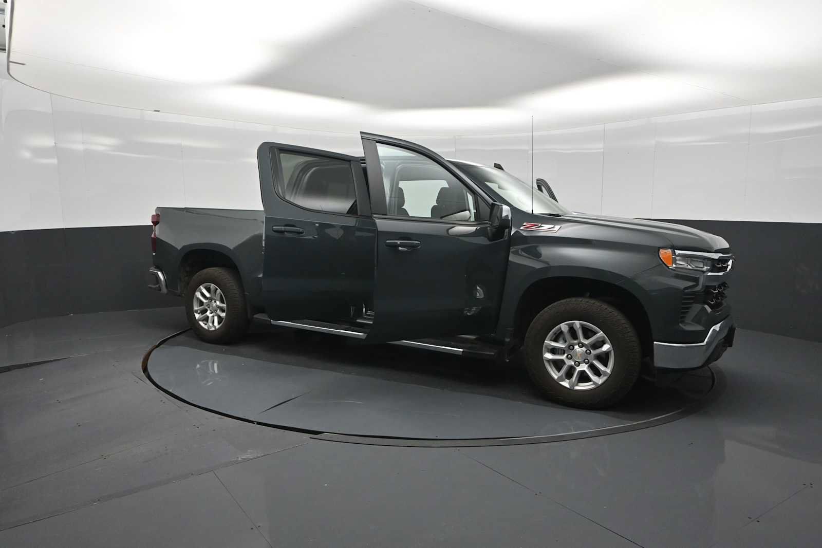 Used 2025 Chevrolet Silverado 1500 LT w/ Z71 Off-Road Package AWD/4WD image 39