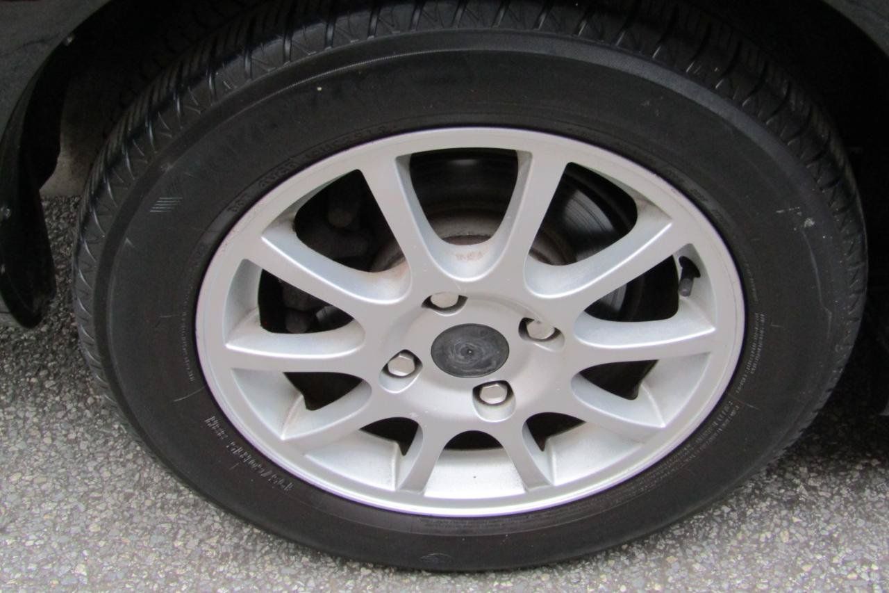 Used 2002 Volvo V40 FWD image 32