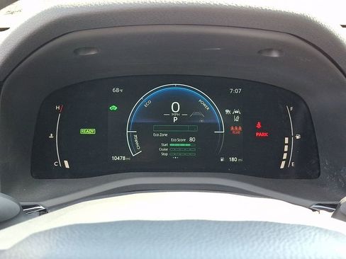 Used 2025 Toyota Camry LE w/ Convenience Package image 20