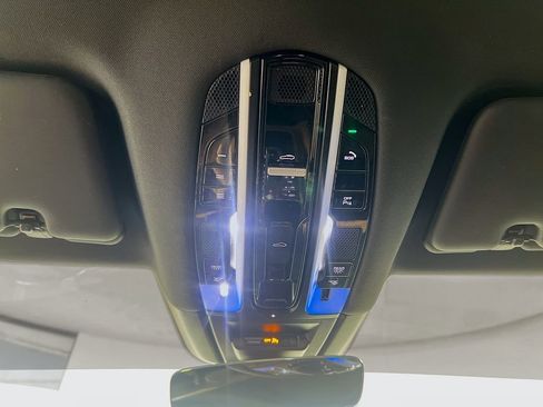Used 2020 Porsche Cayenne AWD/4WD image 19