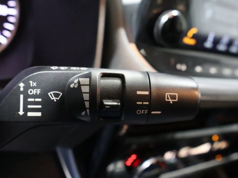 Used 2023 Nissan Rogue SL w/ SL Premium Package image 40