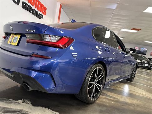 Used 2022 BMW 330i Sedan w/ M Sport Package image 5