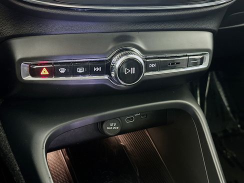 Used 2023 Volvo XC40 B5 Ultimate w/ Protection Package Premier image 16