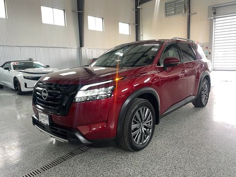 Certified 2024 Nissan Pathfinder SL w/ SL Premium Package AWD/4WD image 3