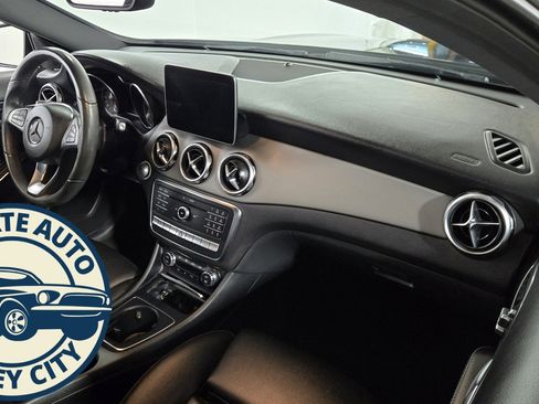 Used 2019 Mercedes-Benz GLA 250 4MATIC image 33