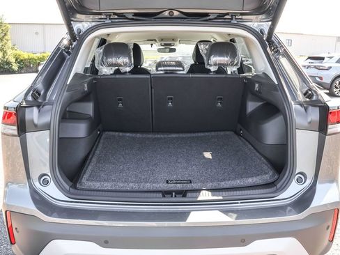 Used 2025 Volkswagen Tiguan SE image 28