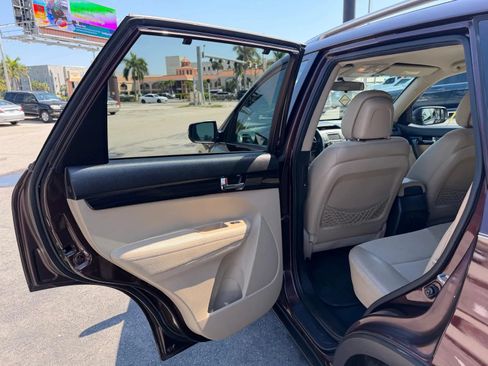 Used 2012 Kia Sorento EX FWD image 19