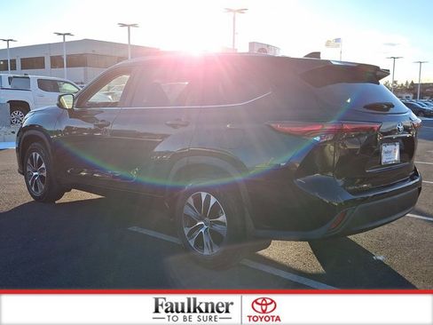 Certified 2023 Toyota Highlander L image 4