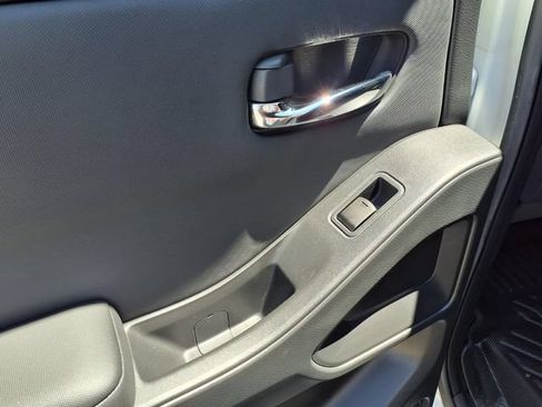 Used 2024 Nissan Frontier SV RWD image 18