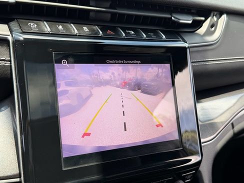 Used 2022 Jeep Grand Cherokee Altitude RWD image 16