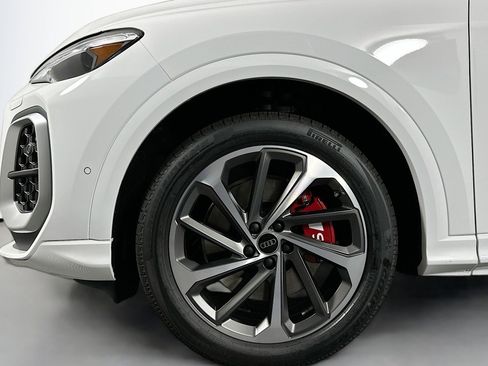 New 2025 Audi SQ5 Premium image 11