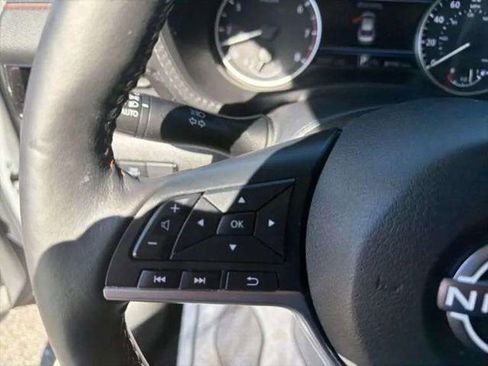 Used 2025 Nissan Sentra SR w/ SR Premium Package FWD image 11