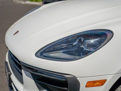 Certified 2026 Porsche Macan AWD/4WD image 30
