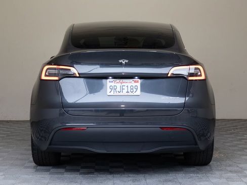 Used 2024 Tesla Model Y Long Range AWD/4WD image 11