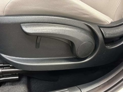 Used 2025 Kia Soul LX w/ LX Technology Package FWD image 26