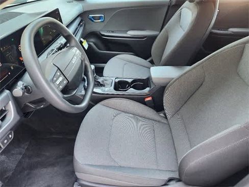 Used 2025 Kia K4 LX image 9