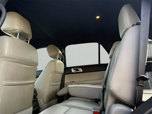 Used 2014 Ford Explorer XLT w/ Equipment Group 202A image 15