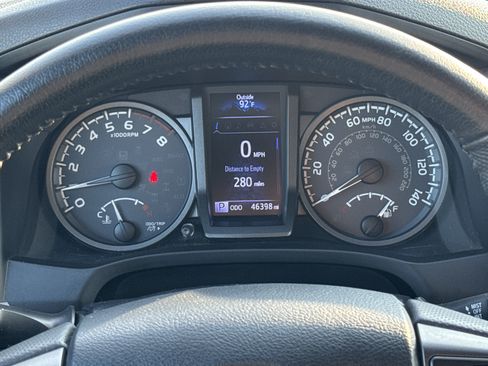 Used 2019 Toyota Tacoma TRD Off-Road AWD/4WD image 5