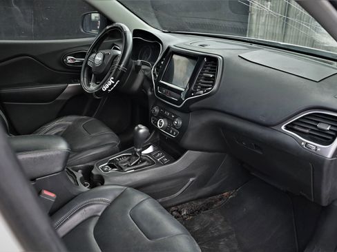 Used 2019 Jeep Cherokee Limited FWD image 11