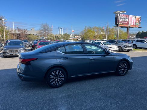 Used 2024 Nissan Altima 2.5 SV image 8