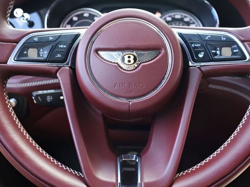 Used 2020 Bentley Bentayga image 22