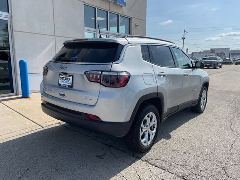 Used 2024 Jeep Compass Latitude AWD/4WD image 5