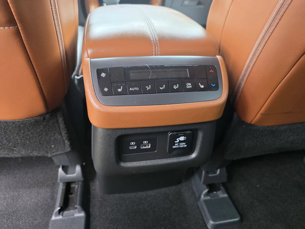 Used 2024 Nissan Pathfinder Platinum w/ Black Appearance Package FWD image 18