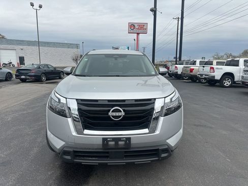 Used 2025 Nissan Pathfinder SV image 14