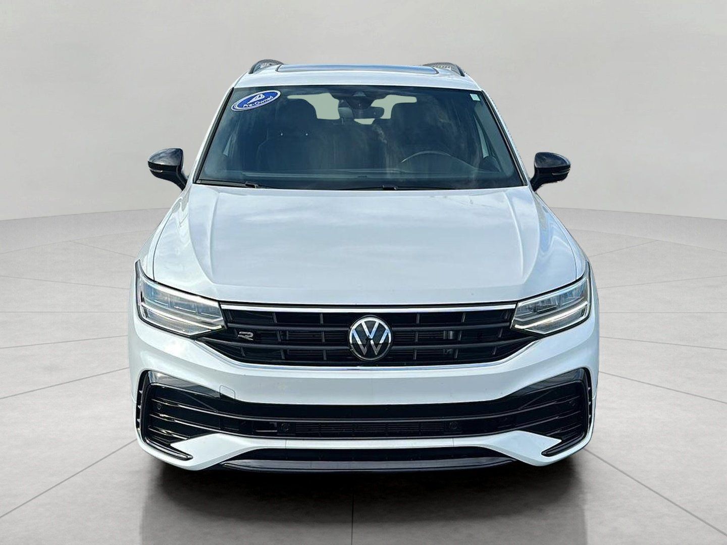 Used 2023 Volkswagen Tiguan SE R-Line FWD image 2