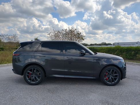 Used 2024 Land Rover Range Rover Sport Autobiography image 3