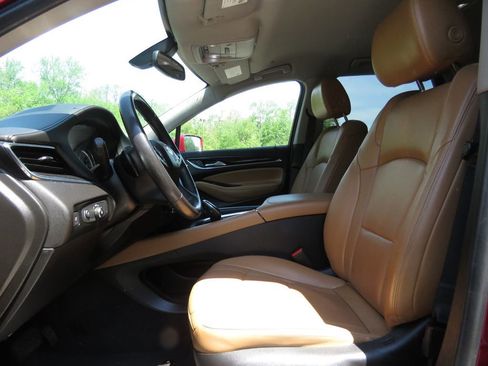 Used 2020 Buick Enclave Essence w/ Sound and Sites Package AWD/4WD image 10
