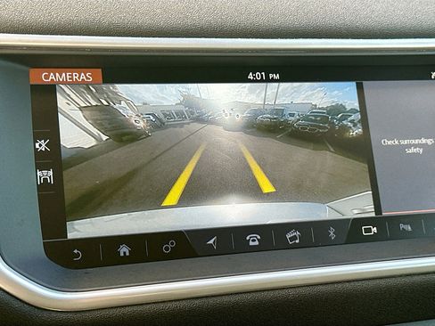 Used 2019 Land Rover Range Rover Evoque SE image 15