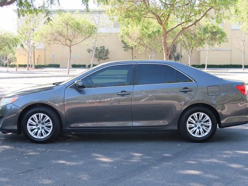 Used 2012 Toyota Camry L image 3